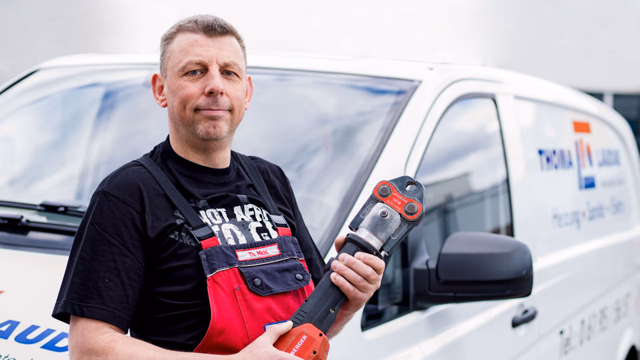 Service- und Kundendienstfahrzeug vor dem Einsatz &middot; Thoma-Laudan Gebäudetechnik